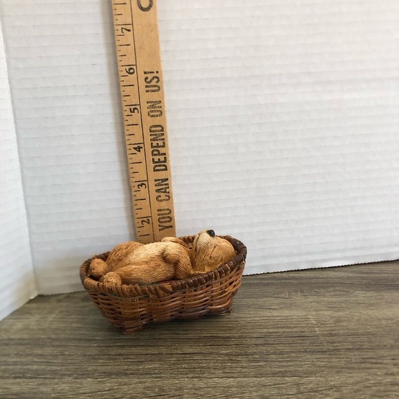 Vintage Sandicast Dog Figurine in Bed - Picture 10 of 13